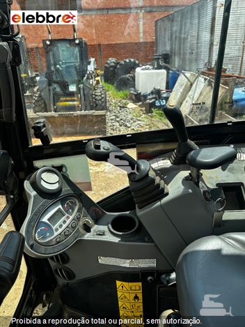Mini-Escavadeira Bobcat E26