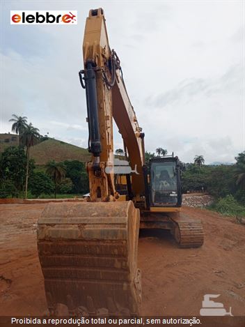 Escavadeira Caterpillar 320