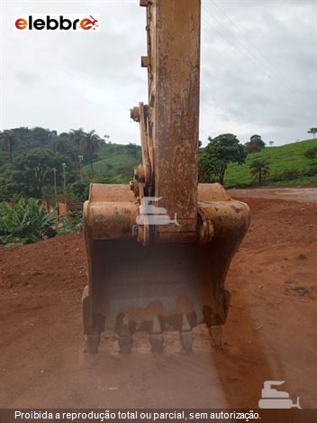 Escavadeira Caterpillar 320