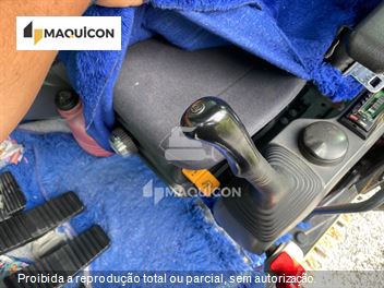 Escavadeira Komatsu PC130