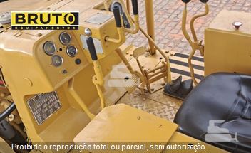 Trator de Esteira Caterpillar D5B