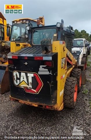 Mini-Carregadeira Caterpillar 226B 3
