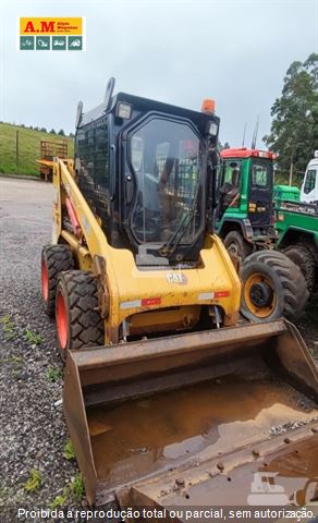 Mini-Carregadeira Caterpillar 226B 3