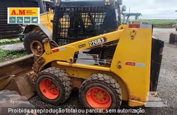 Mini-Carregadeira Caterpillar 226B 3