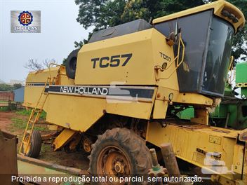 Colheitadeira New Holland TC-57