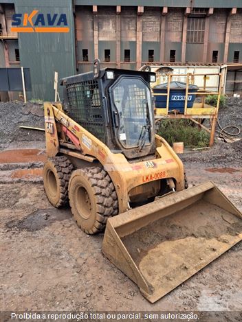 Mini-Carregadeira Caterpillar 226B