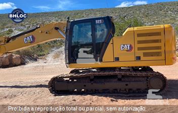 Escavadeira Caterpillar 323