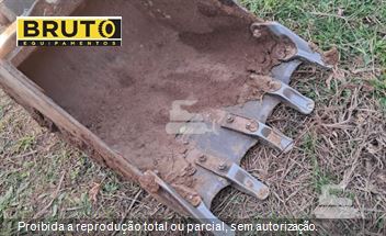 Retro Escavadeira New Holland B95B