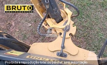 Retro Escavadeira New Holland B95B