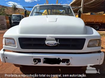Caminhão Ford F-14000 HD 2p (diesel)