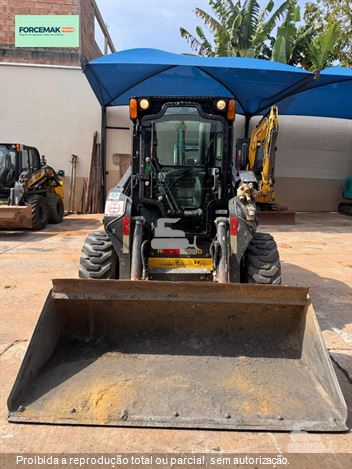 Mini-Carregadeira New Holland L320