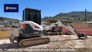 Mini-Escavadeira Bobcat E35