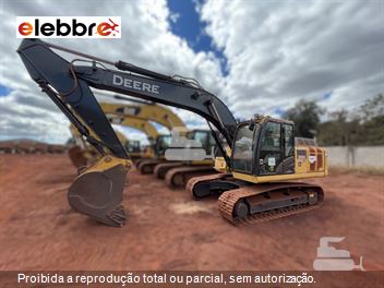 Escavadeira John Deere 210G