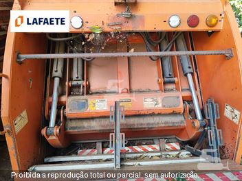 Caçamba Coletora , Compactador de lixo