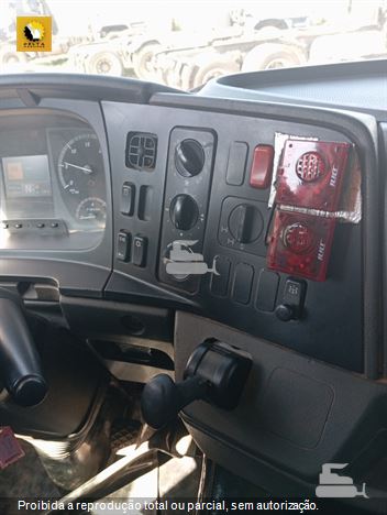 Caminhão Mercedes-Benz Axor 3131 6x4 2p (diesel)(E5)