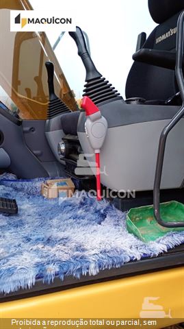 Escavadeira Komatsu PC130