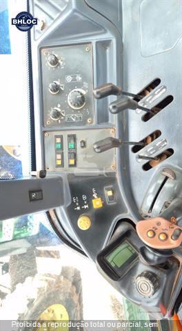 Trator Agrícola New Holland TM7040