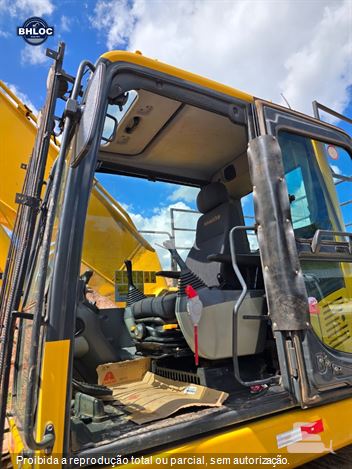 Escavadeira Komatsu PC210