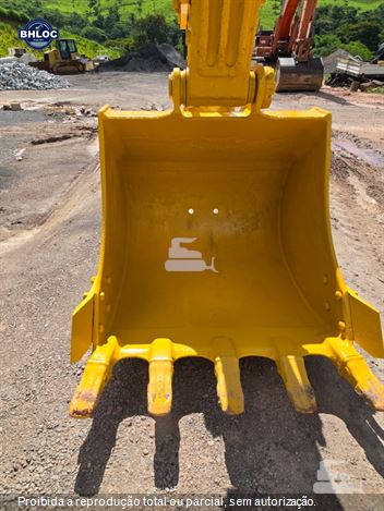 Escavadeira Komatsu PC210