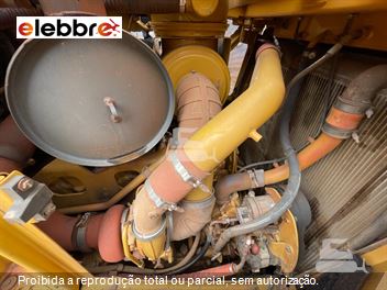 Trator de Esteira Caterpillar D8T