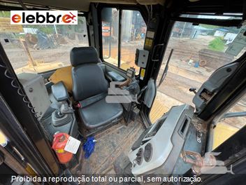Trator de Esteira Caterpillar D8T
