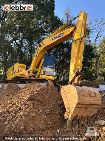 Escavadeira Komatsu PC130
