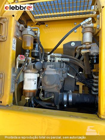 Escavadeira Komatsu PC130