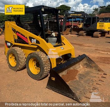 Mini-Carregadeira Caterpillar 226B