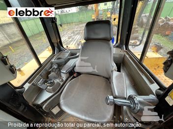 Trator de Esteira Caterpillar D8T
