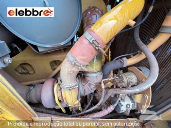 Trator de Esteira Caterpillar D8T