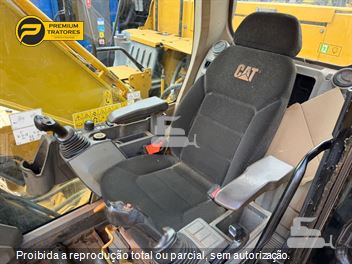 Escavadeira Caterpillar 320