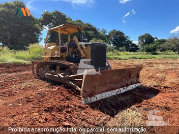 Trator de Esteira Caterpillar D6D