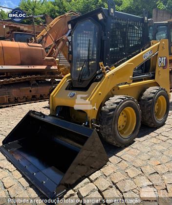 Mini-Carregadeira Caterpillar 226B 3
