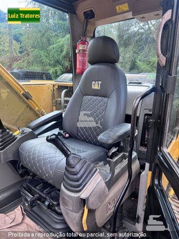 Escavadeira Caterpillar 320D2L