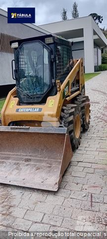 Mini-Carregadeira Caterpillar 226B
