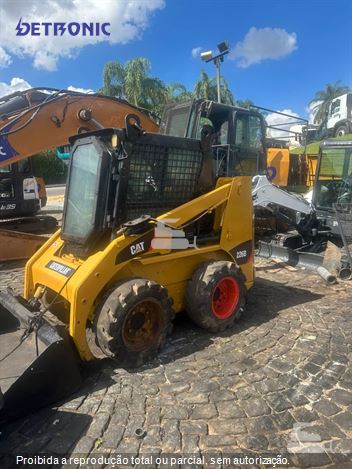 Mini-Carregadeira Caterpillar 226B