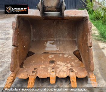 Escavadeira New Holland E245 C