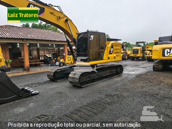Escavadeira Caterpillar 320