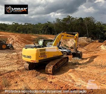Escavadeira New Holland E215 C