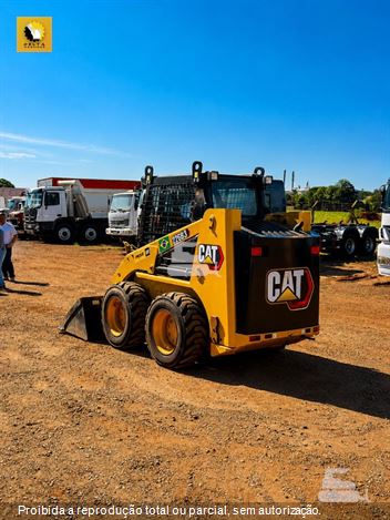 Mini-Carregadeira Caterpillar 226B 3