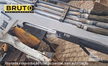 Mini-Escavadeira Bobcat 325