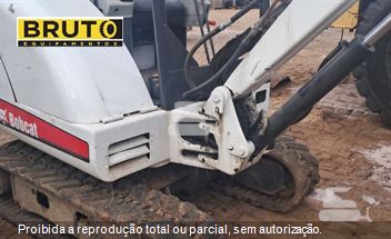 Mini-Escavadeira Bobcat 325