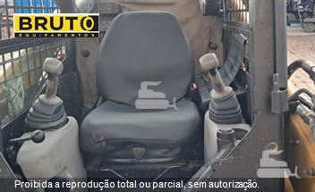 Mini-Carregadeira Caterpillar 226B 3