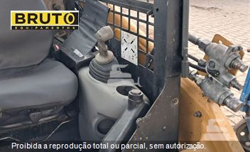 Mini-Carregadeira Caterpillar 226B 3
