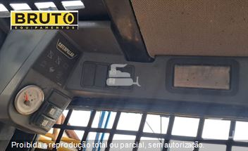Mini-Carregadeira Caterpillar 226B 3