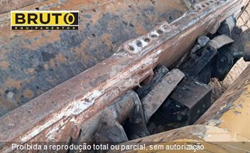 Mini-Carregadeira Caterpillar 226B 3