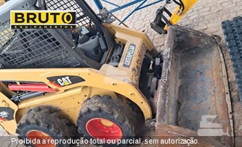 Mini-Carregadeira Caterpillar 226B 3