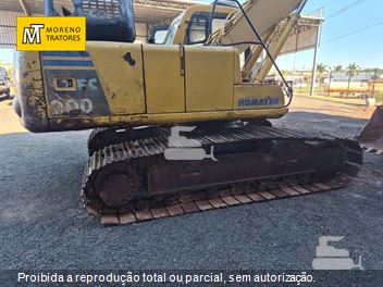 Escavadeira Komatsu PC200