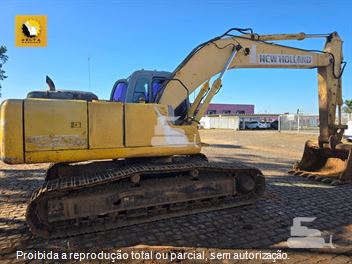 Escavadeira New Holland E215 B