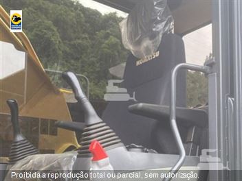 Escavadeira Komatsu PC200